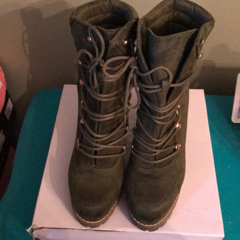 Olive Green Lace-Up Women's Boots